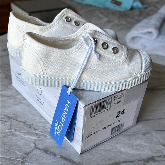 NWT White Hampton Canvas Plum Plimsolls size 24 / little kids us 8 - Picture 1 of 5